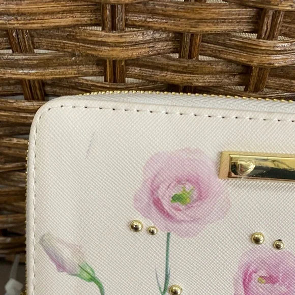 NWT BETSEY JOHNSON Floral Wallet with Pink Flowers - Picture 8 of 8